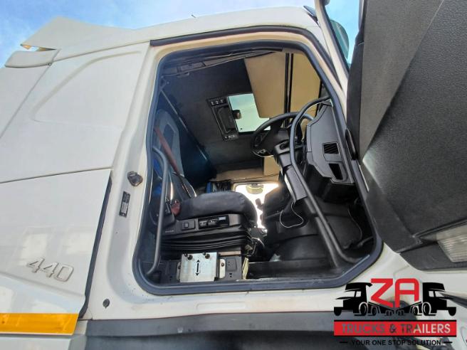 2022 VOLVO FH440 V5